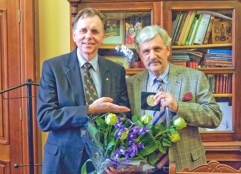 С Лауреатом Нобелевской премии Барри Маршалом (Австралия). Томск, 2008 год