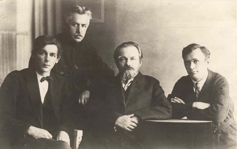 Профессор Н.В. Вершинин с учениками (1928)